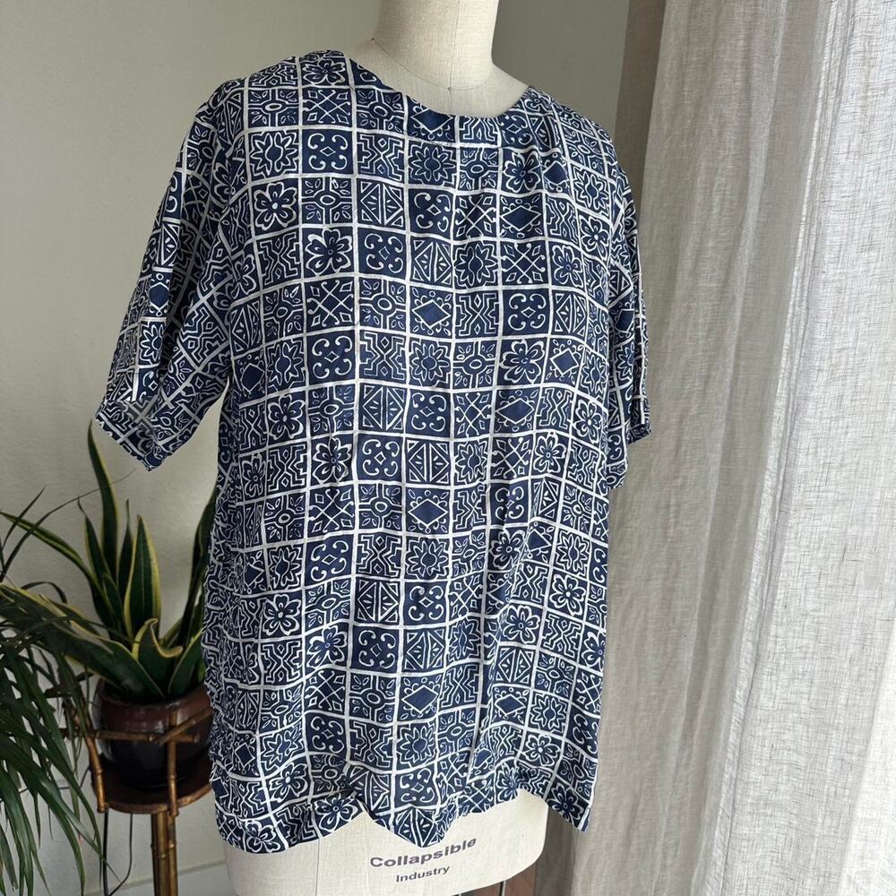 Women’s Large Top Navy White Silk Boxy Tile Print Blouse Short Sleeve Vintage